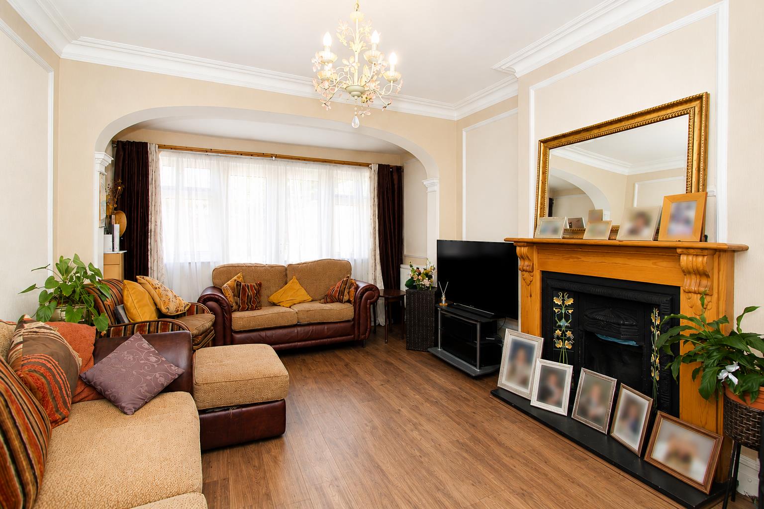 5 bed property in Sandy Lane South, Wallington